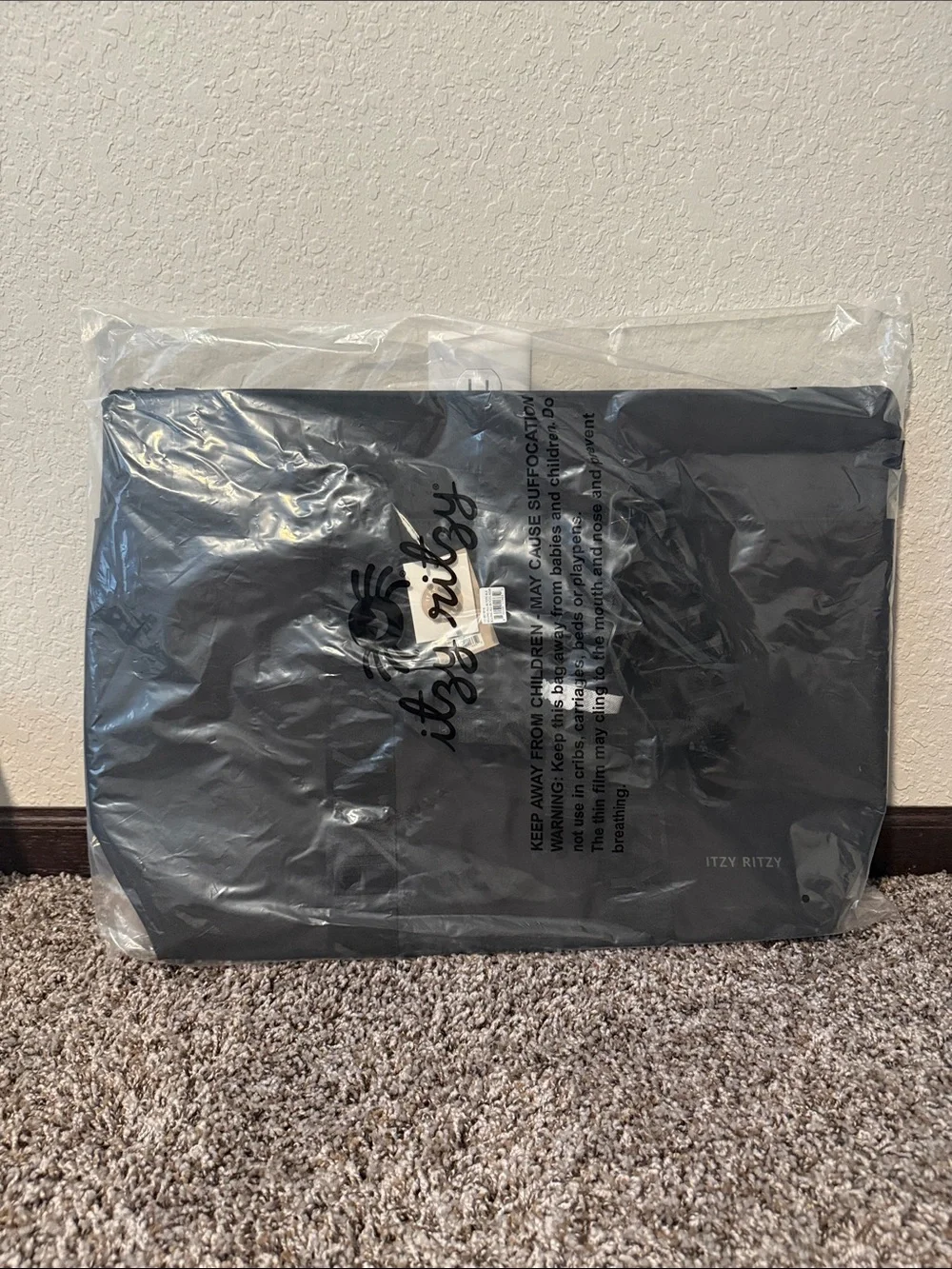 Itzy Ritzy Belong All-in-Tote Weekender Diaper Bag in Black NWT